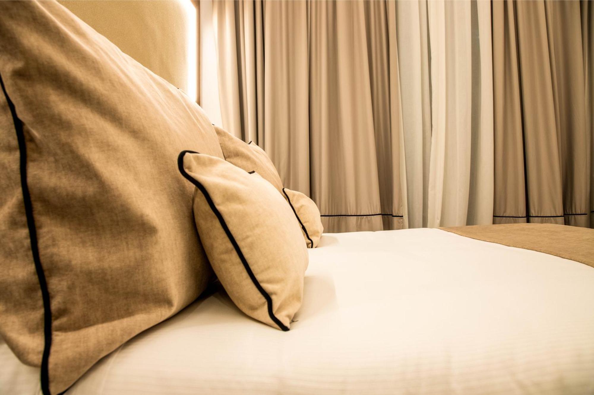 Mamalu - Studios And Suites Napoli Bagian luar foto