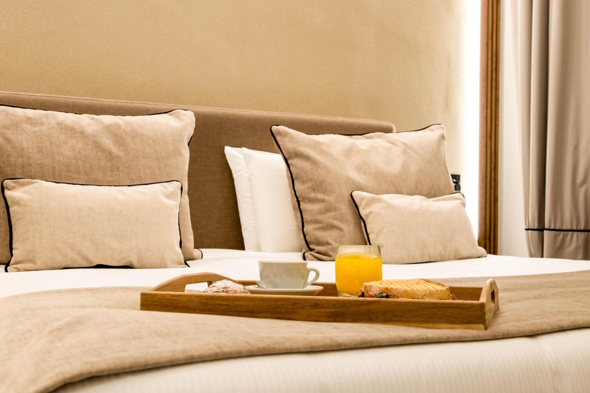 Mamalu - Studios And Suites Napoli Bagian luar foto