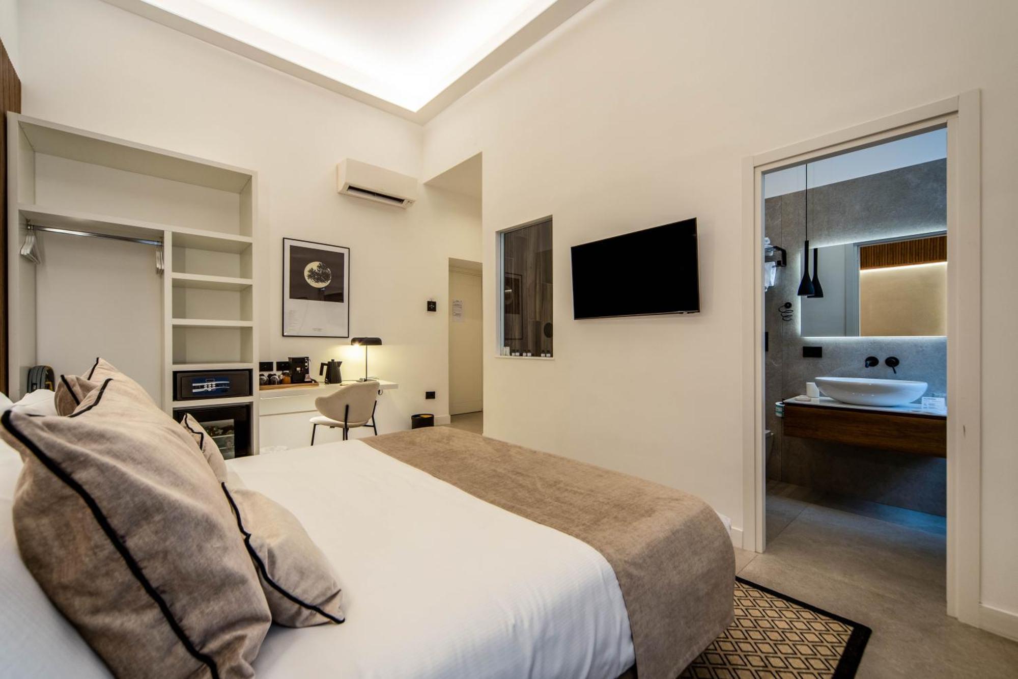 Mamalu - Studios And Suites Napoli Bagian luar foto