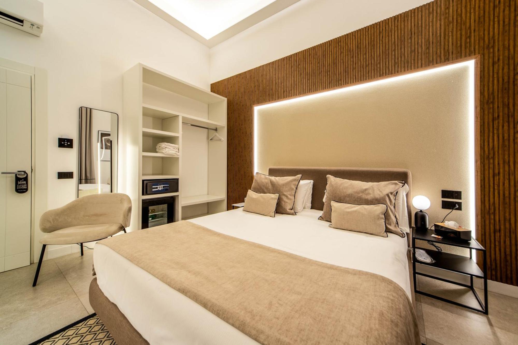 Mamalu - Studios And Suites Napoli Bagian luar foto